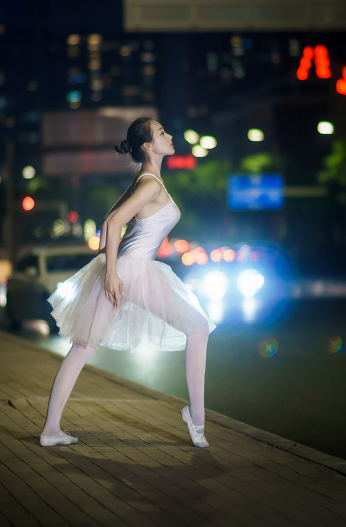 梅西连续两场破门,巴萨客场击败对手,梅西两传 巴萨2-2遭绝平